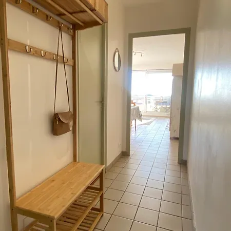 Vue Sur L'entree Du Port