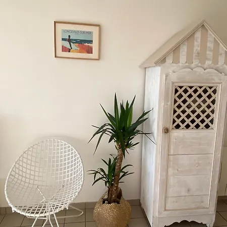 Vue Sur L'entree Du Port *