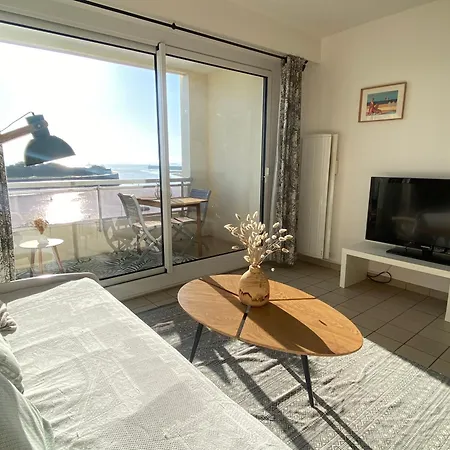 Vue Sur L'entree Du Port