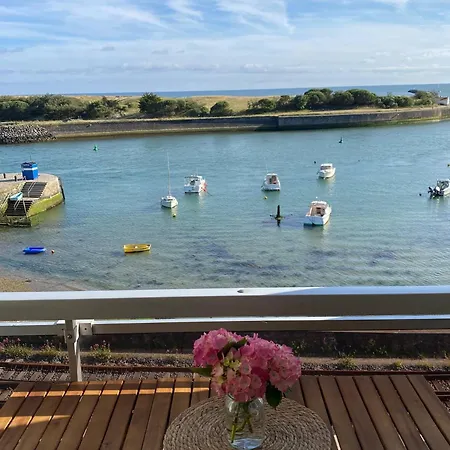 Vue Sur L'entree Du Port *