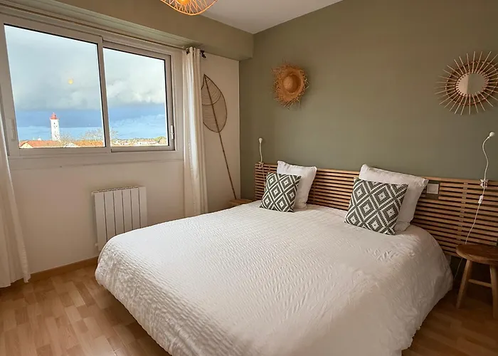 Vue Sur L'entrée Du Port Saint Gilles Croix de vie